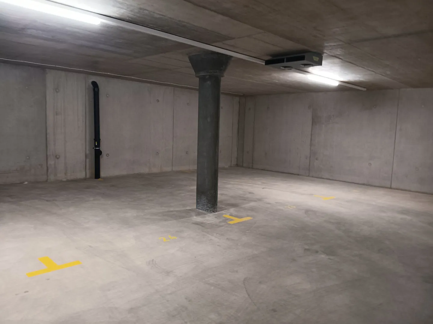 For rent: Separate parking garage area with 8 spaces. - Photo 3 of 8