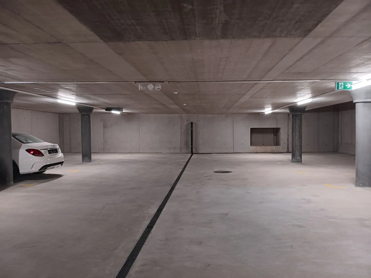 For rent: Separate parking garage area with 8 spaces. - Photo 4 of 8