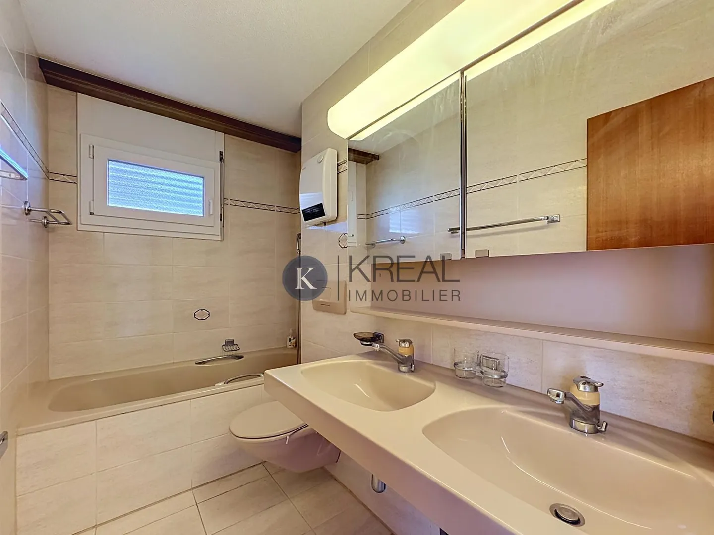 Appartement spacieux avec potentiel et espaces extérieurs uniques - Photo 5 sur 8