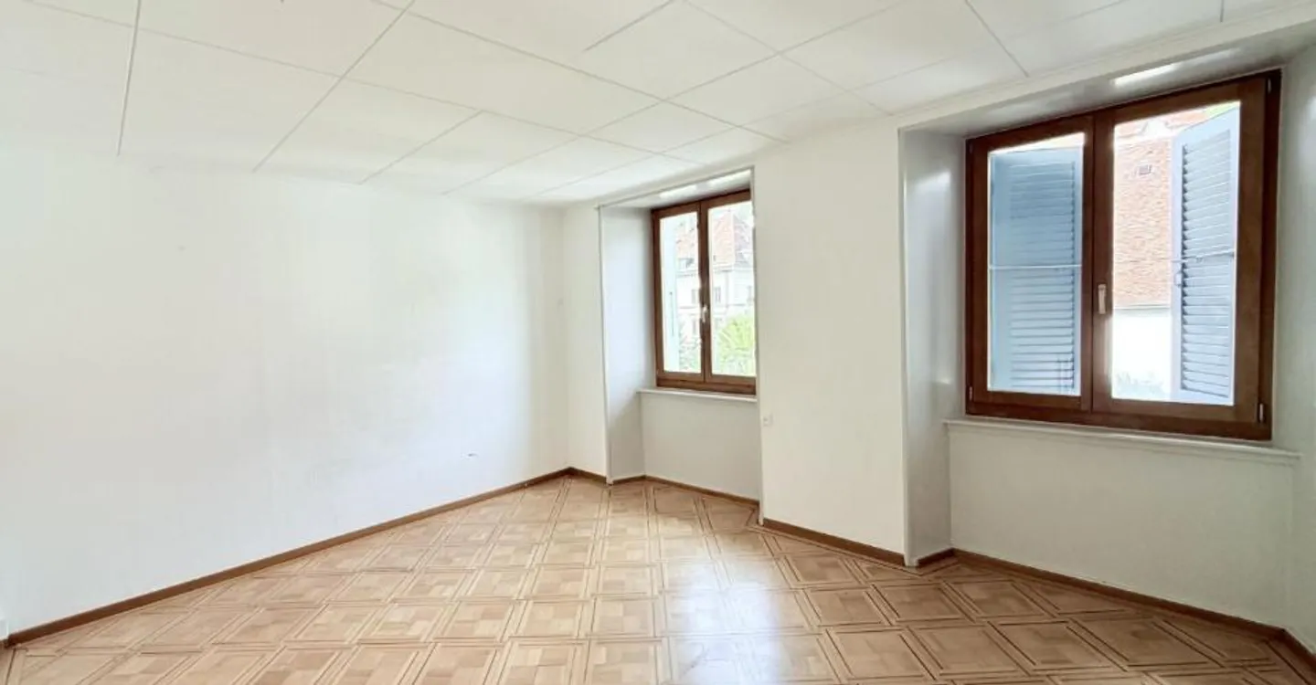 SPACIEUX 4.0 PIÈCES DE 92 M² AU COEUR DU LOCLE ! - Photo 2 sur 3
