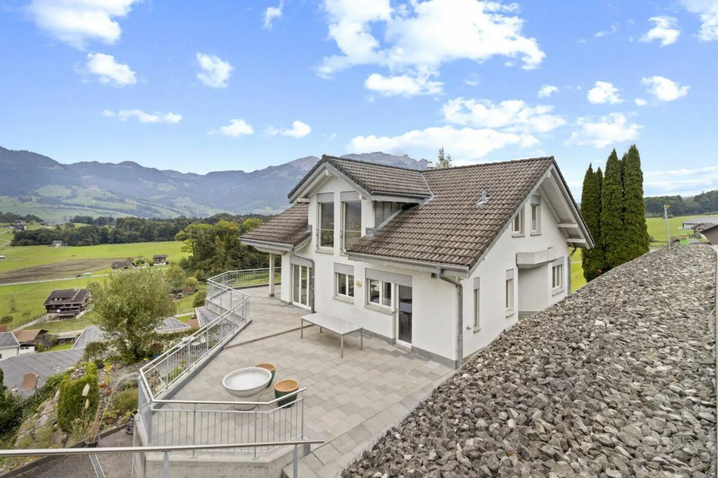 Una casa promettente con potenziale - Foto 2 di 16