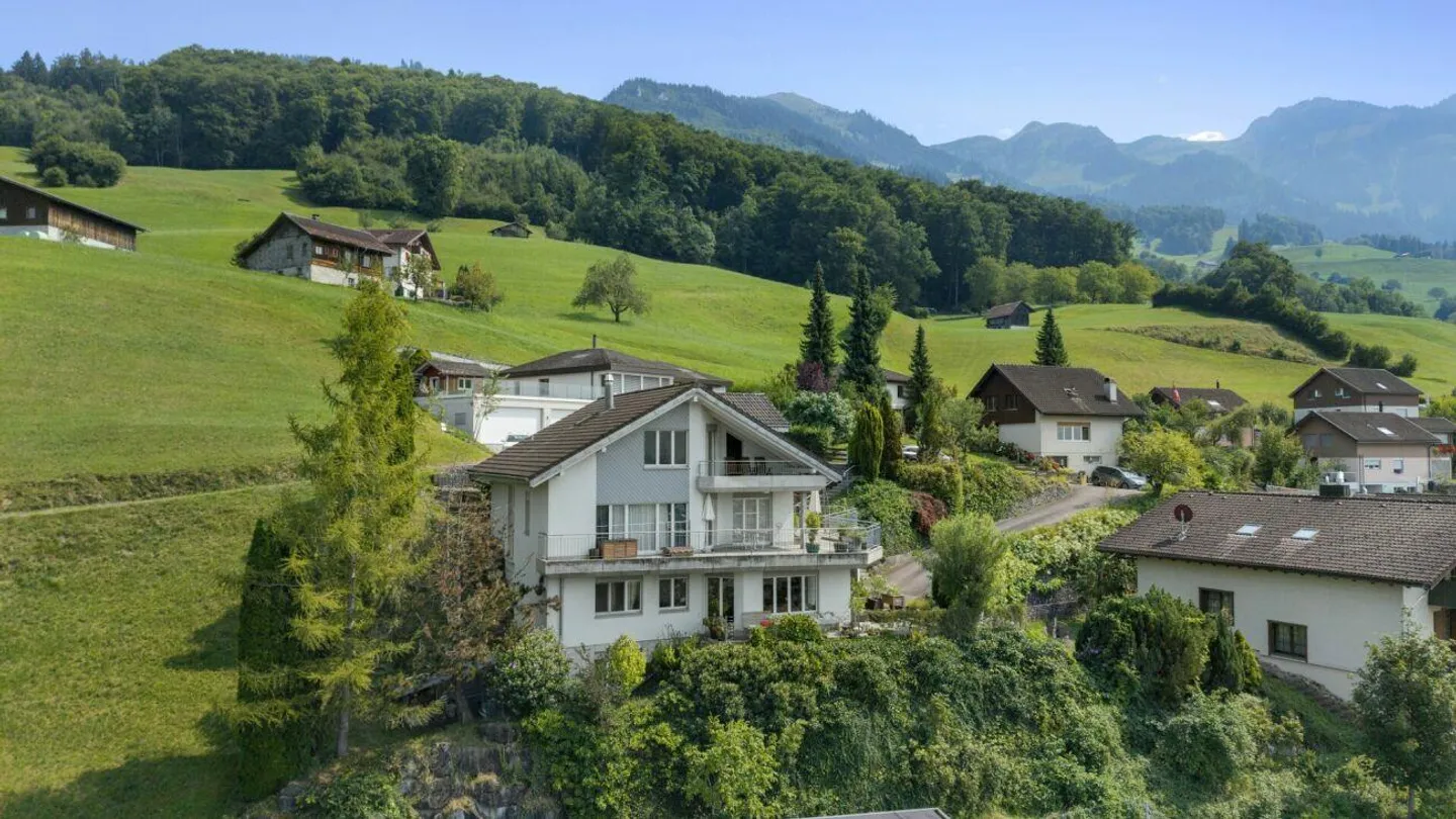 Una casa promettente con potenziale - Foto 3 di 16