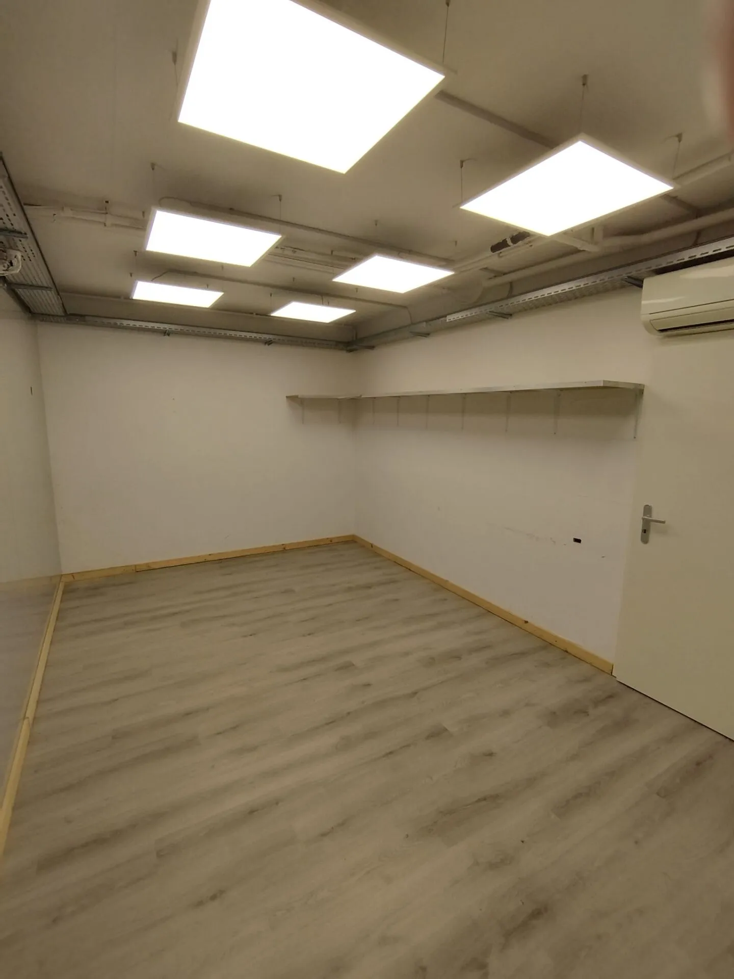 Commerciale/Ufficio/Magazzino a Binningen - Foto 5 di 17