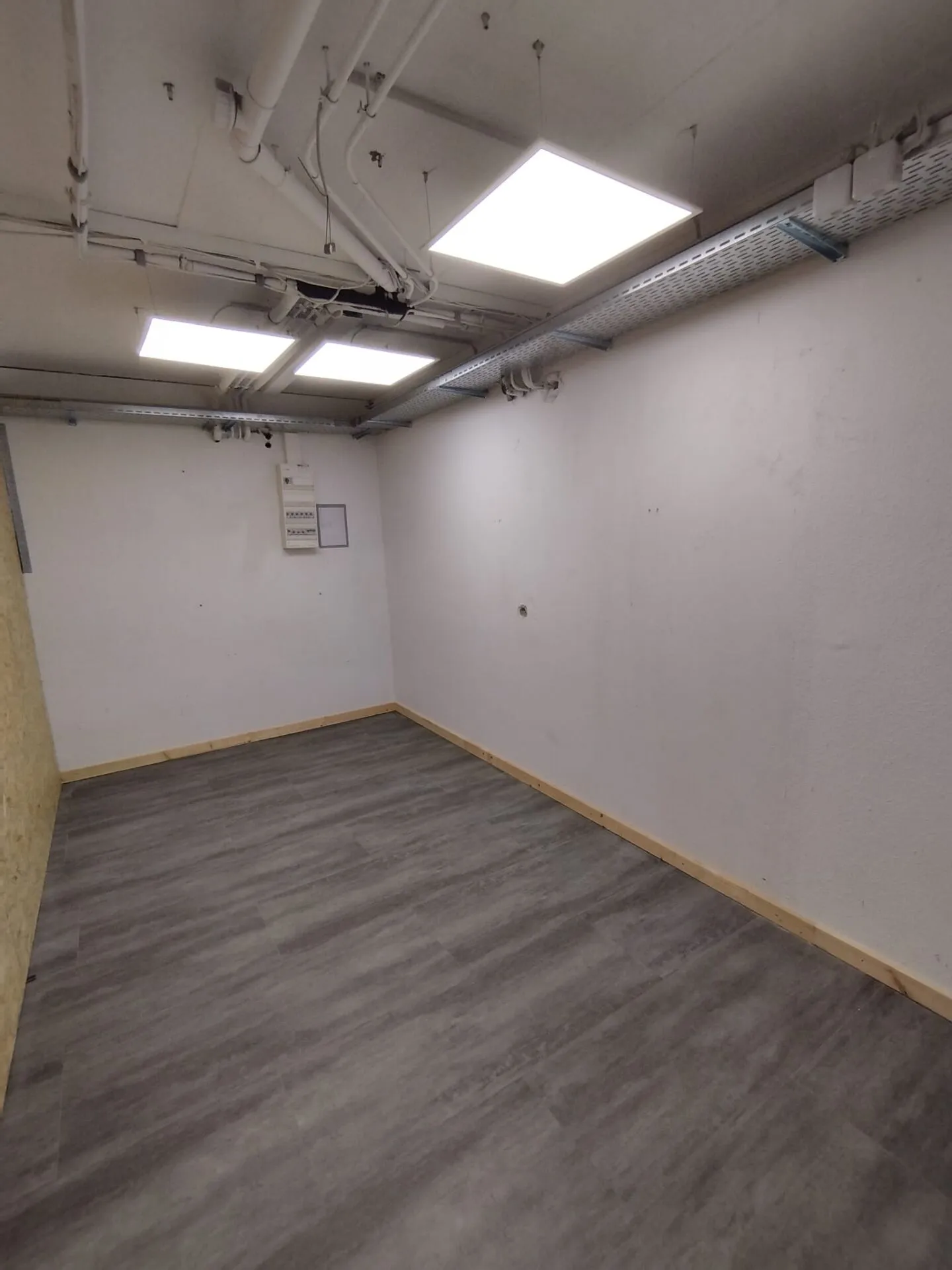 Commerciale/Ufficio/Magazzino a Binningen - Foto 8 di 17