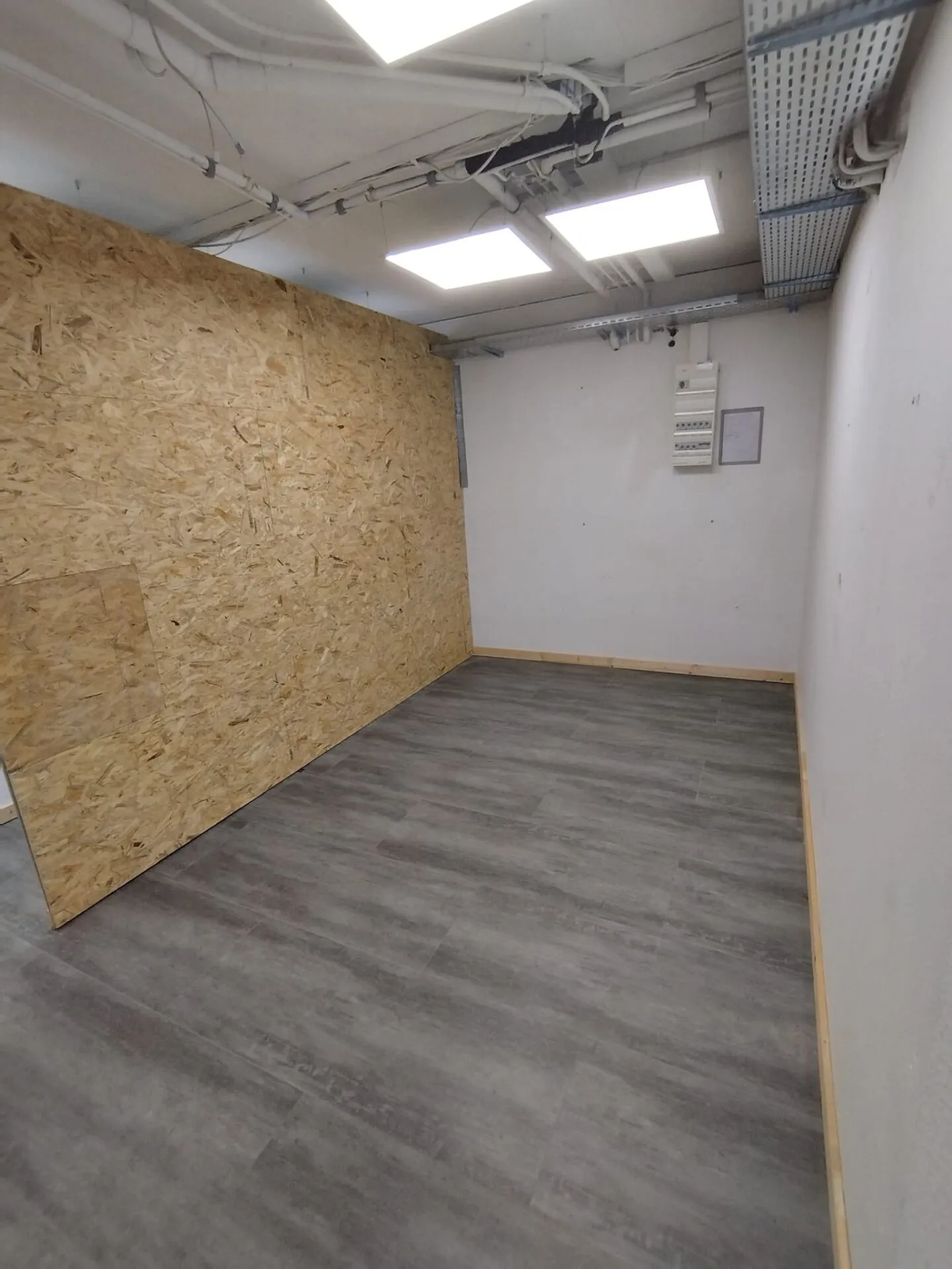 Commerciale/Ufficio/Magazzino a Binningen - Foto 9 di 17