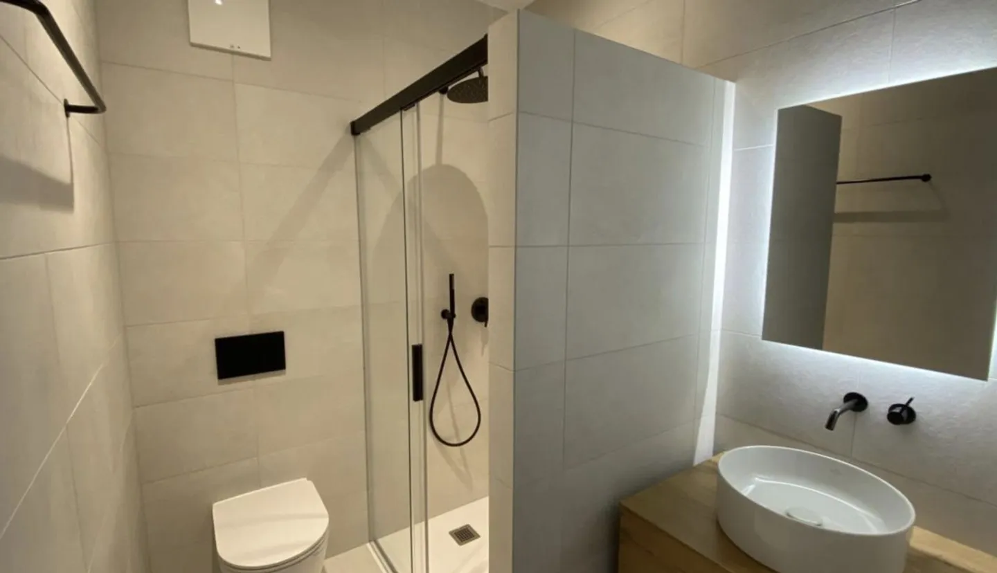 Appartement moderne avec vue lac - Photo 9 sur 13