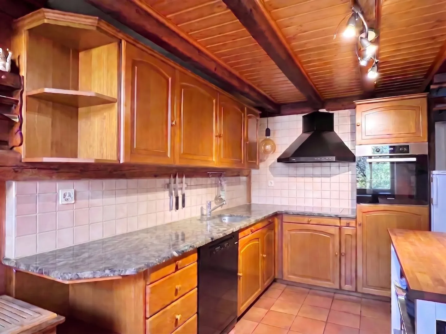 Casa in vendita a Charbonnières con 6,5 stanze - 230 m², con appartamento di 2 stanze e grande giardino - Foto 4 di 13