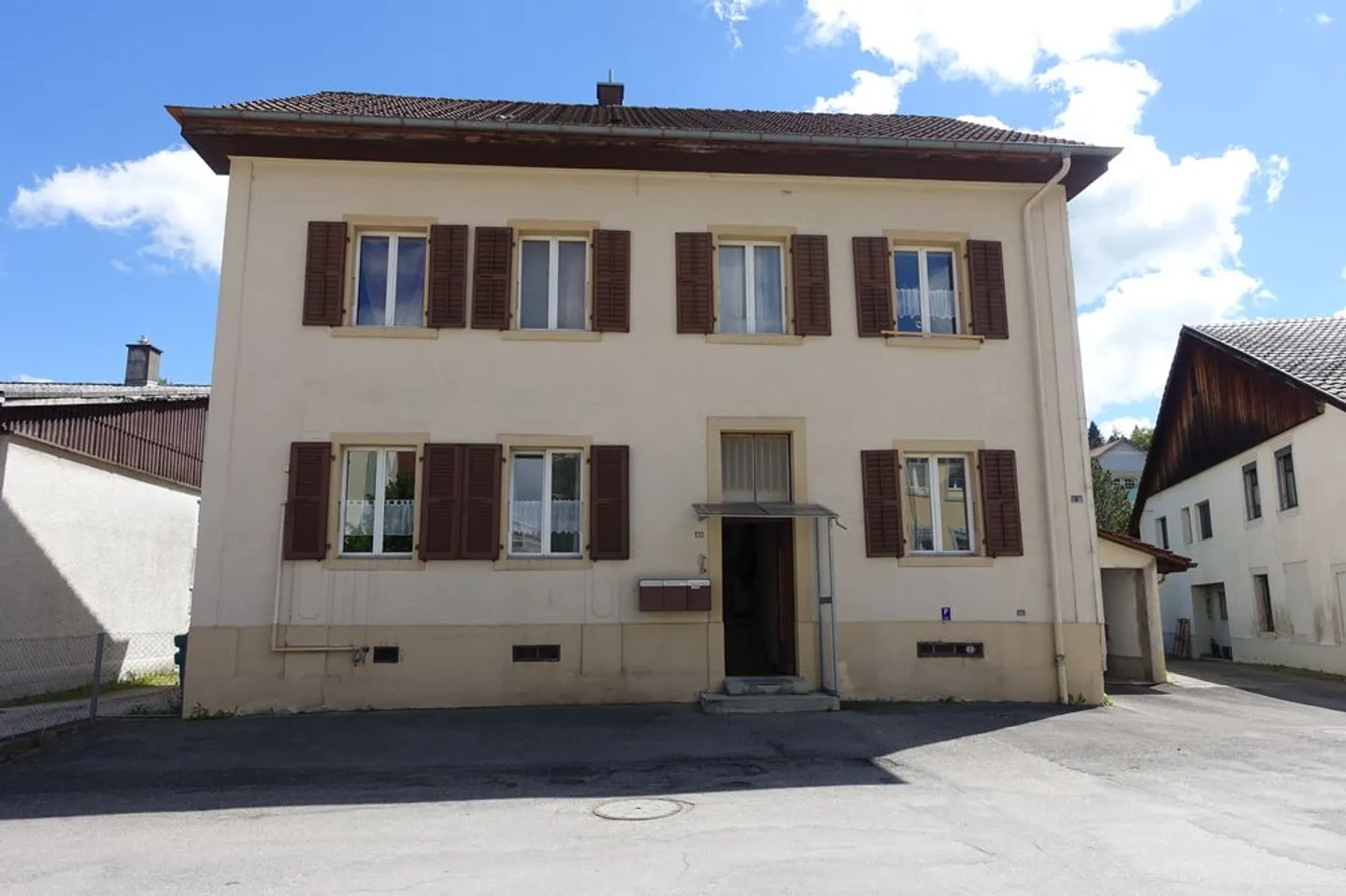 Tramelan - House with 11 1/2 Rooms and Garage - Photo 3 of 13