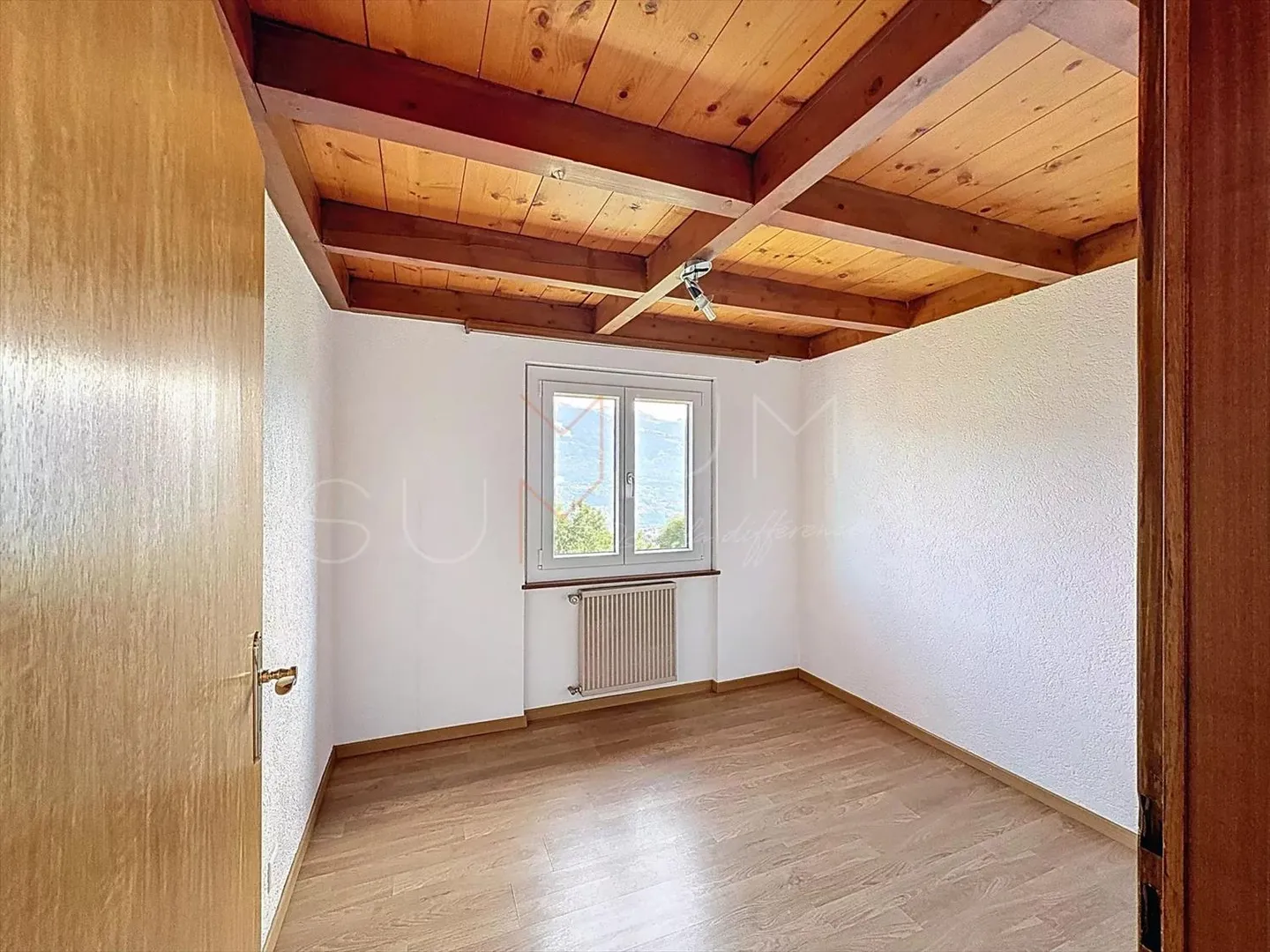 Charming house in an idyllic setting with breathtaking views - Photo 5 of 13