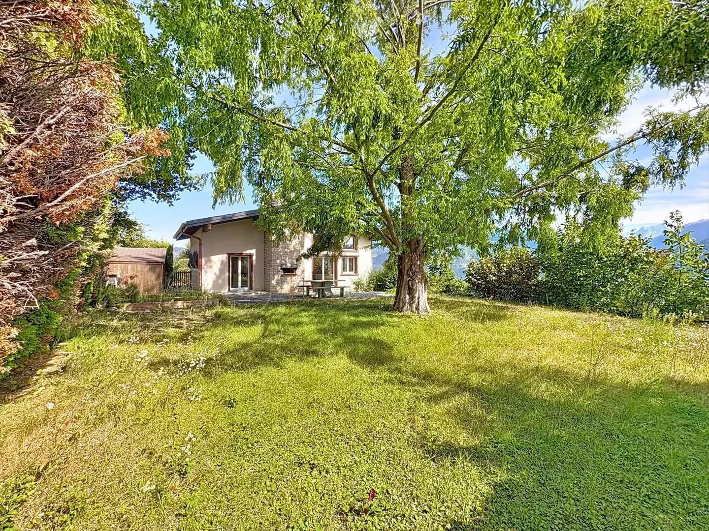 Charming house in an idyllic setting with breathtaking views - Photo 12 of 13