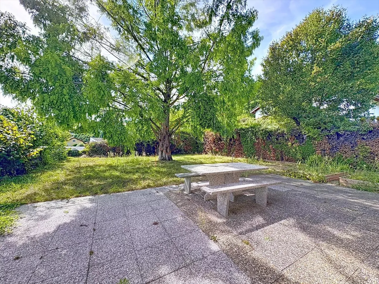 Charming house in an idyllic setting with breathtaking views - Photo 11 of 13