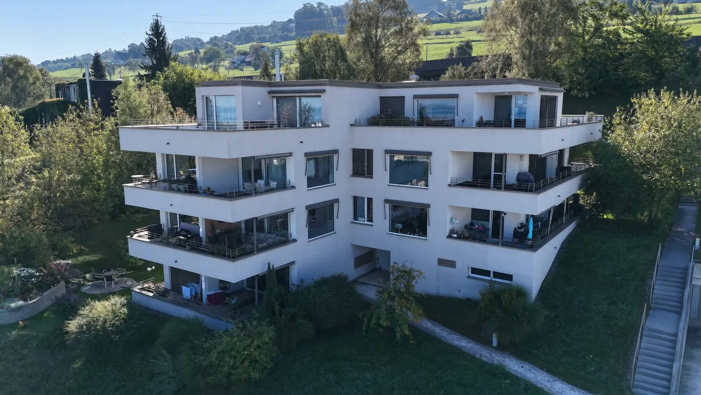 A Pearl with Lake View – Stylish 3½-Room Apartment - Photo 2 of 11