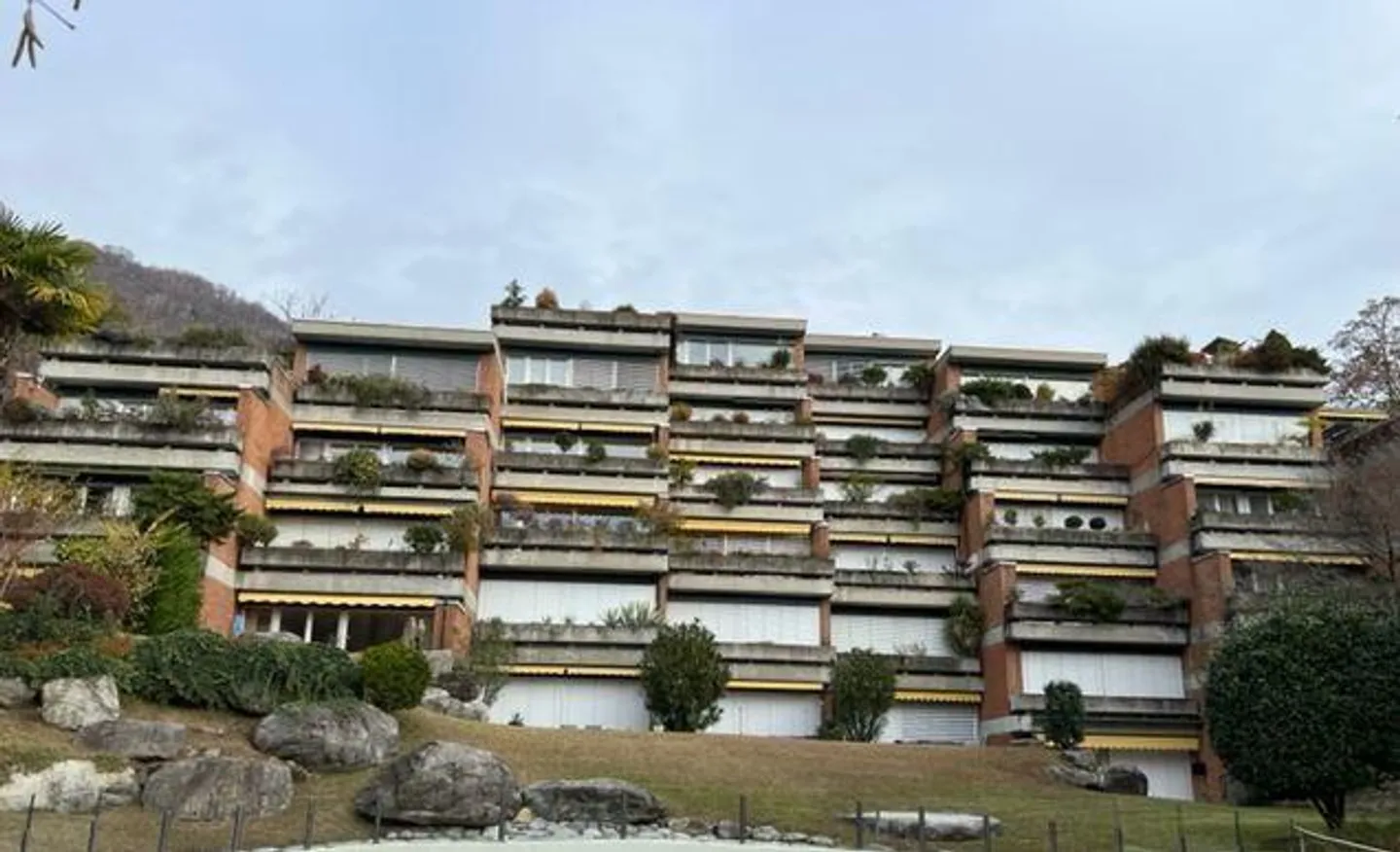 Appartamento di 5.5 locali con piscina - Foto 1 di 18