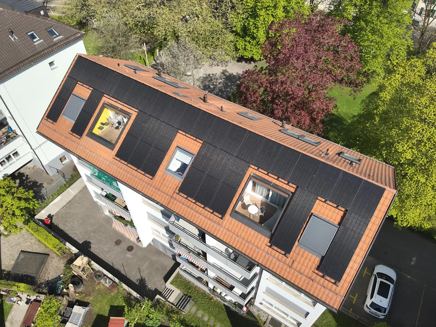 Freistehendes, vollsaniertes Mehrfamilienhaus mit 14 Wohnungen - Foto 2 von 5