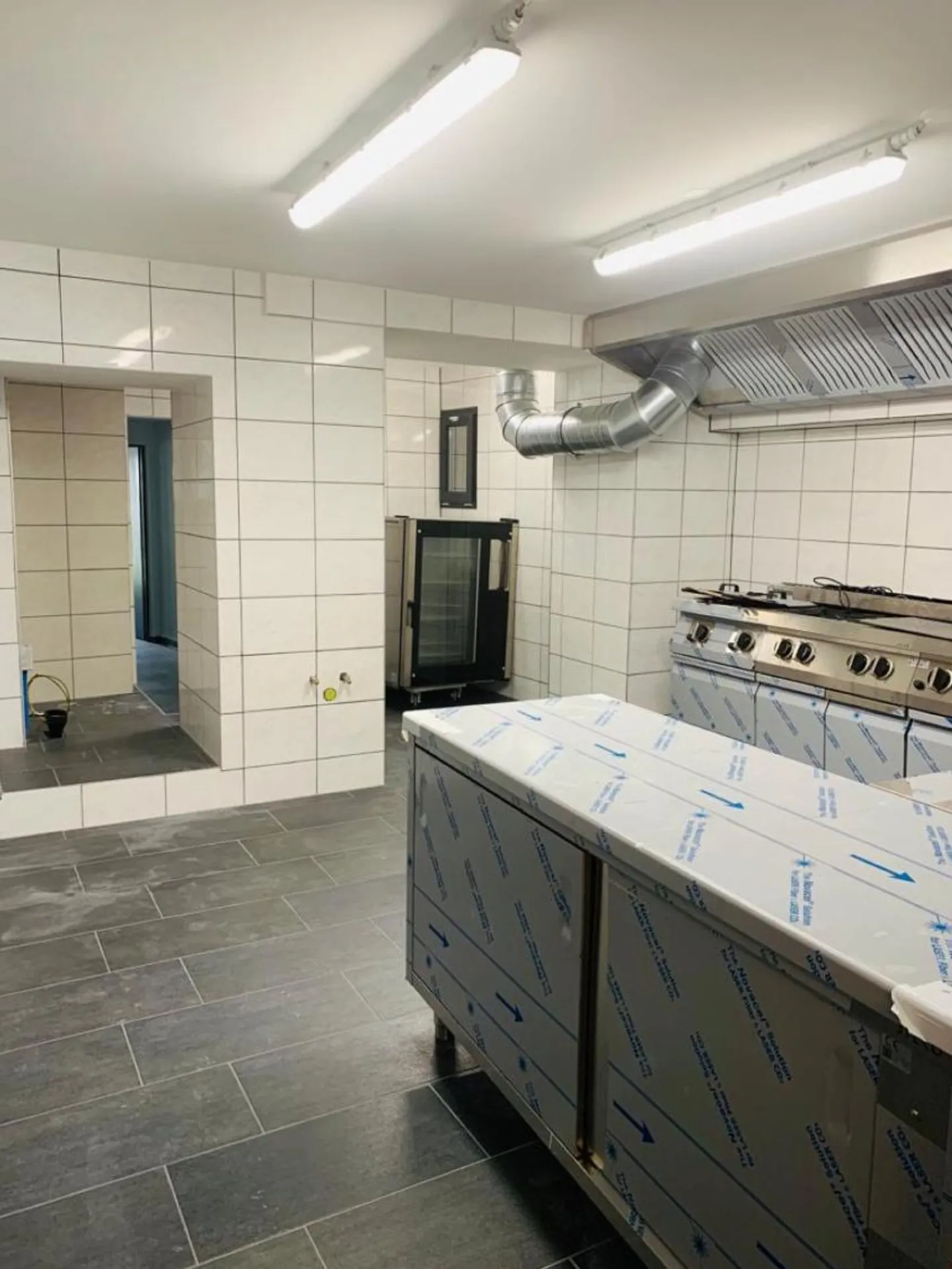 Belle unità PPE in un edificio misto idealmente situato nella piazza centrale di St-Léonard - Foto 4 di 13