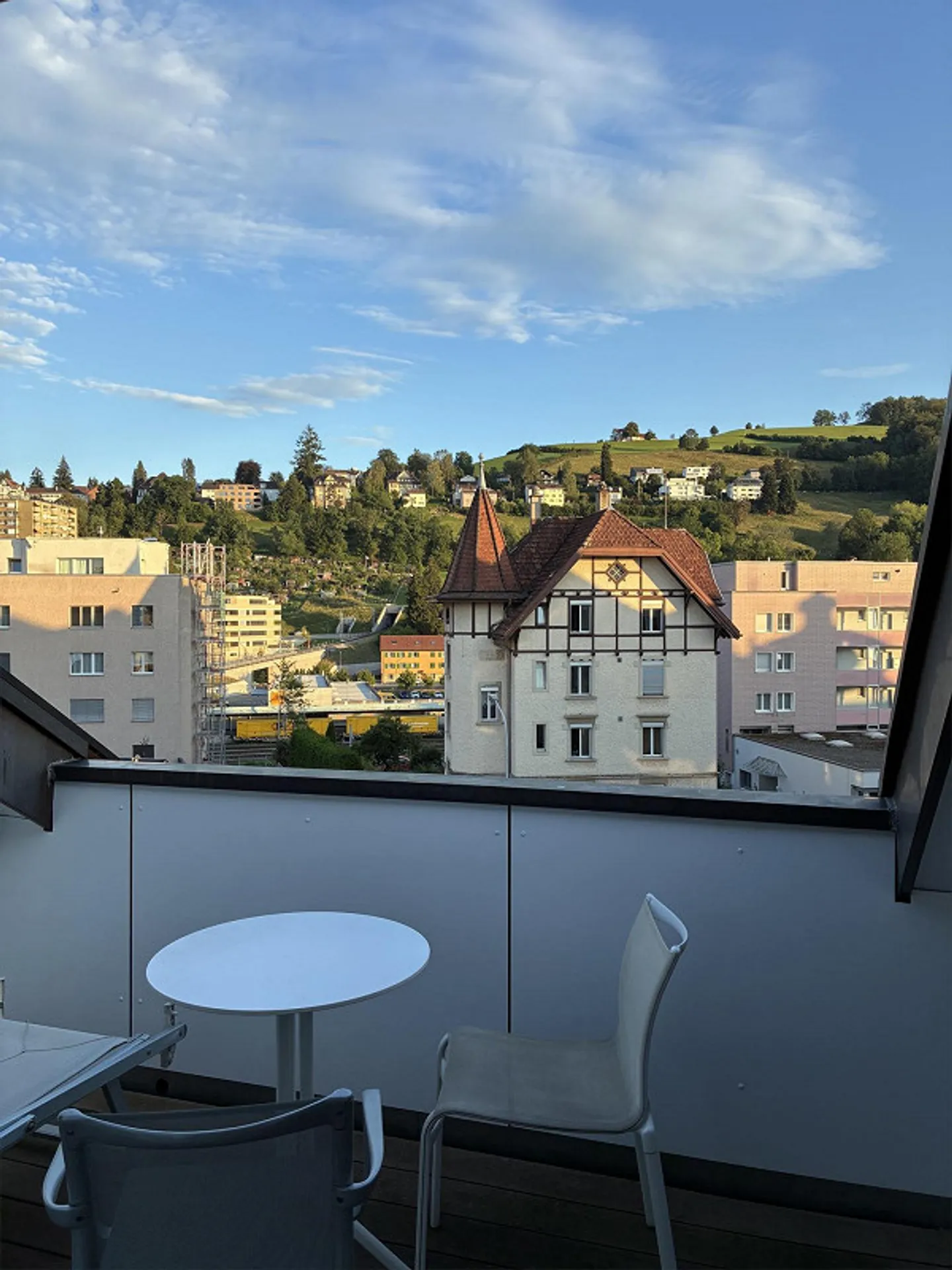 Freistehendes, vollsaniertes Mehrfamilienhaus mit 14 Wohnungen - Foto 5 von 5