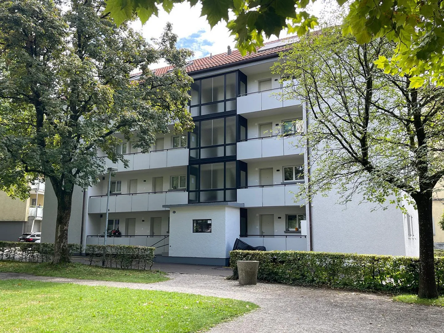 Freistehendes, vollsaniertes Mehrfamilienhaus mit 14 Wohnungen - Foto 1 von 5