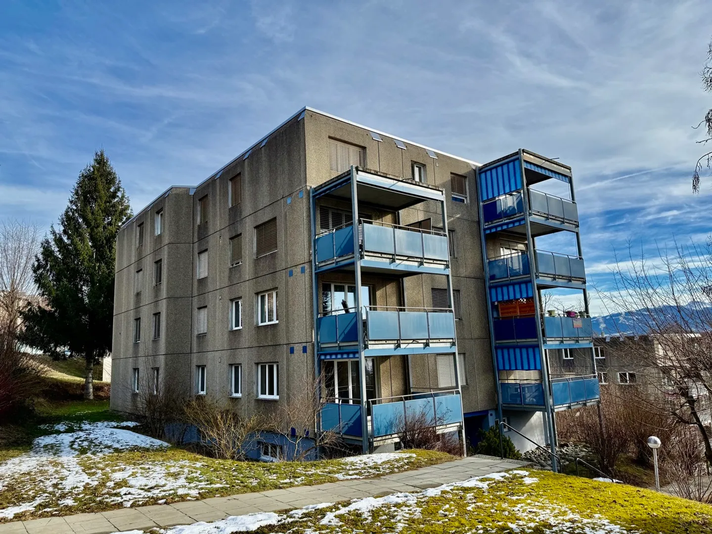 2.5 pièces avec balcon - Photo 1 sur 6