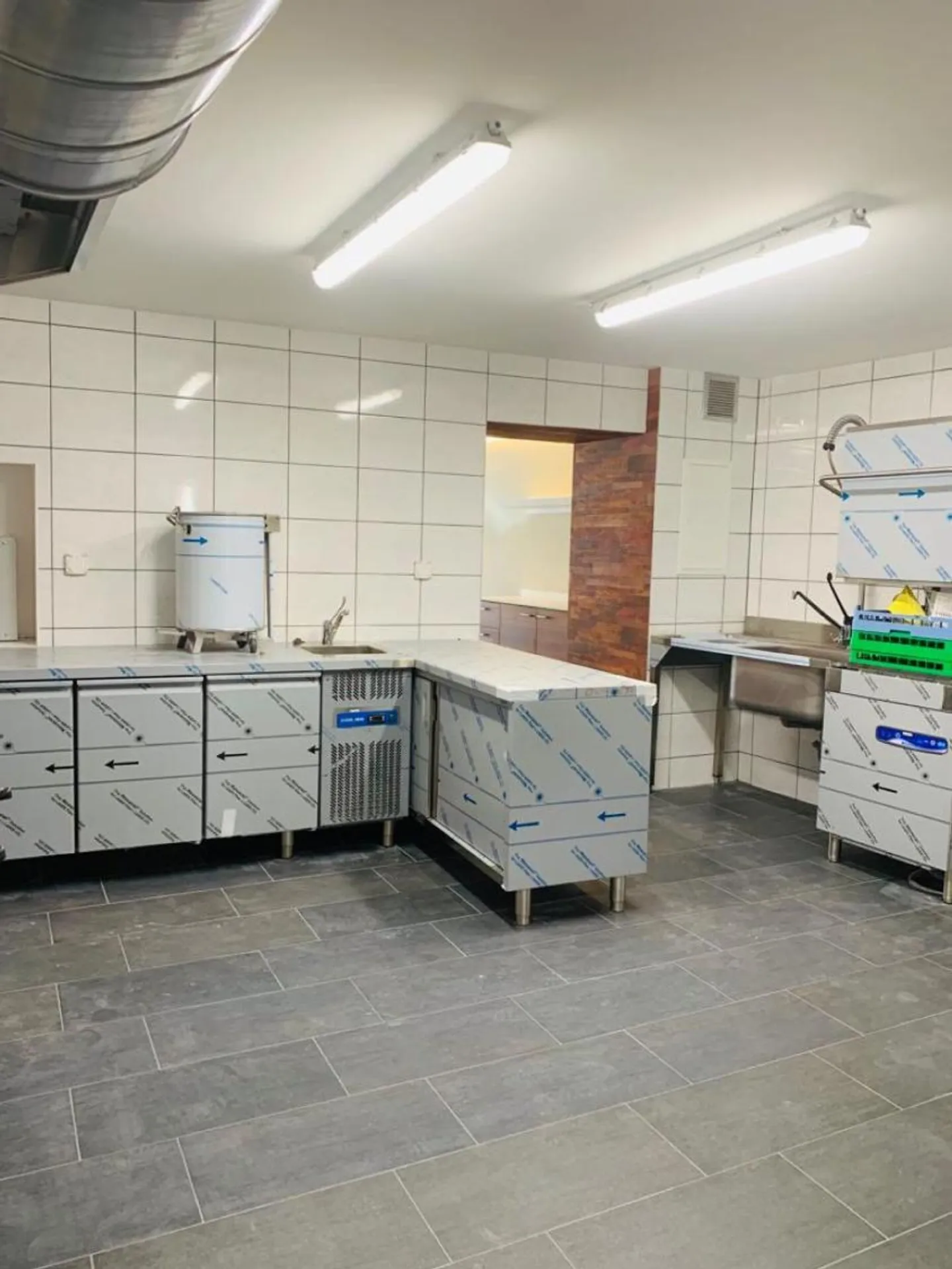 Belle unità PPE in un edificio misto idealmente situato nella piazza centrale di St-Léonard - Foto 3 di 13