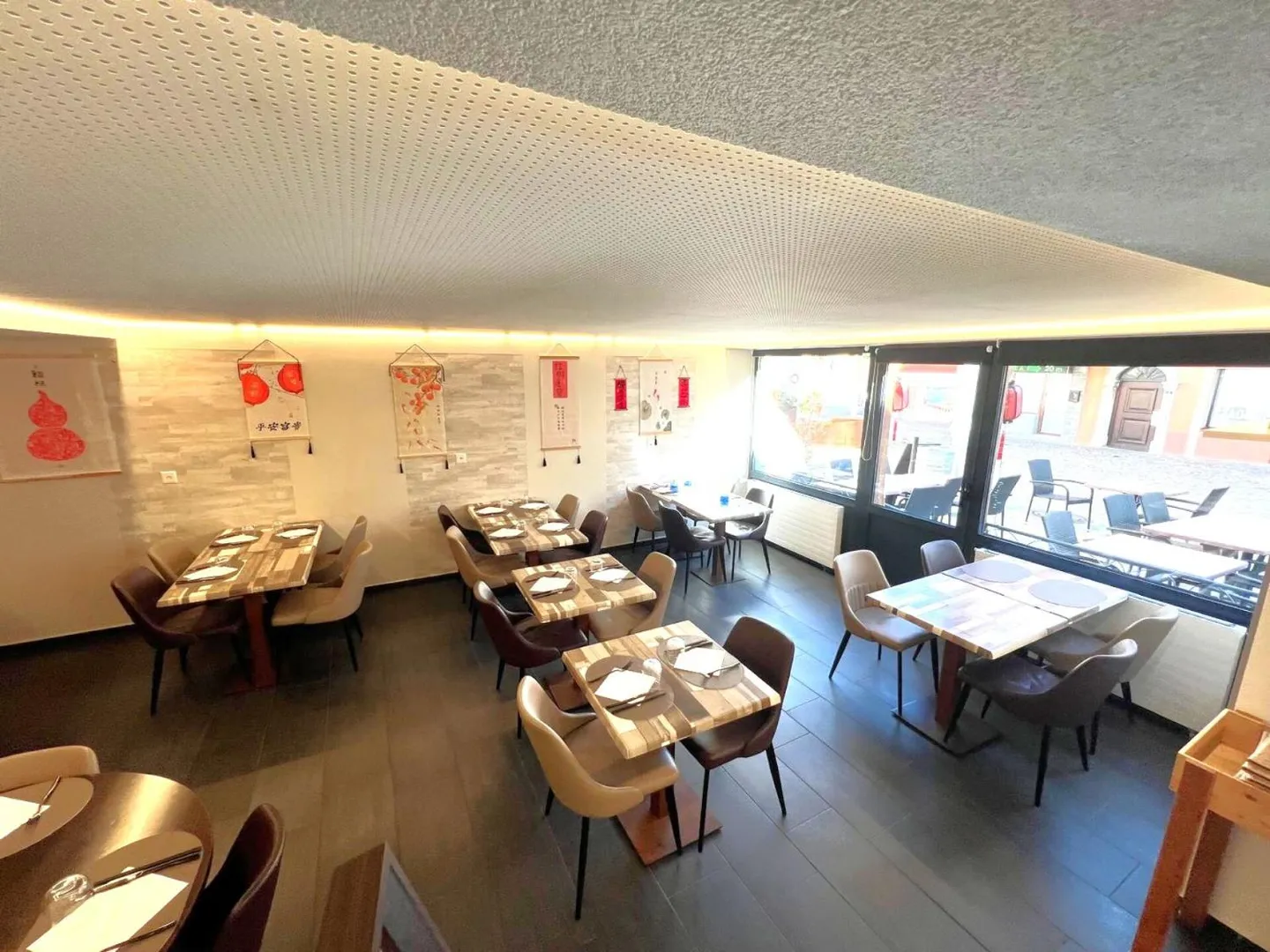 Belle unità PPE in un edificio misto idealmente situato nella piazza centrale di St-Léonard - Foto 6 di 13