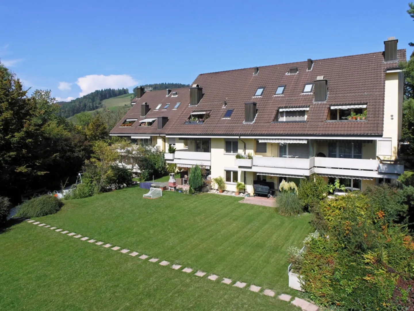 Helle Wohnung mit Sitzplatz - Foto 1 von 10