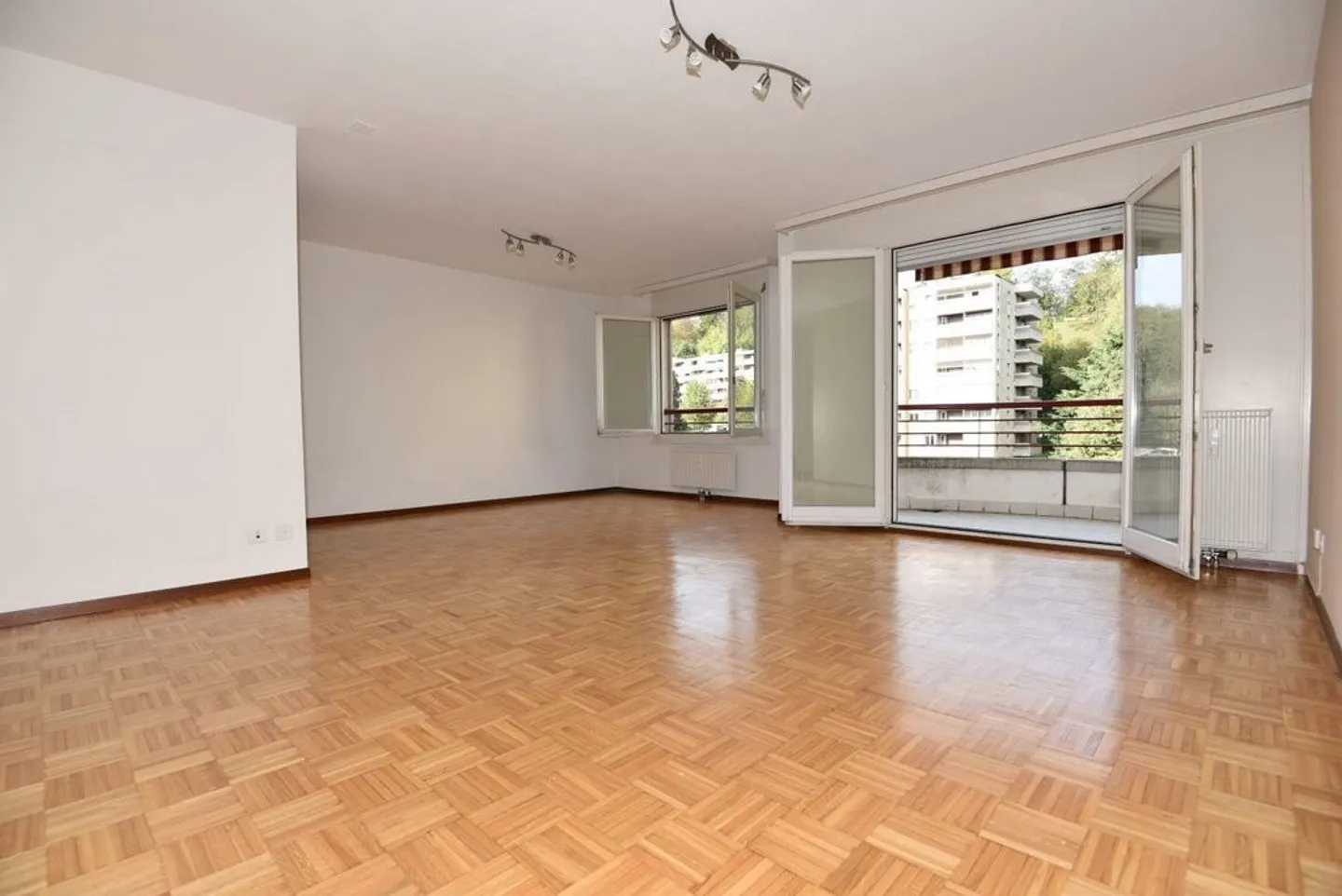 Charming Apartment in Quiet Area - Photo 3 of 8