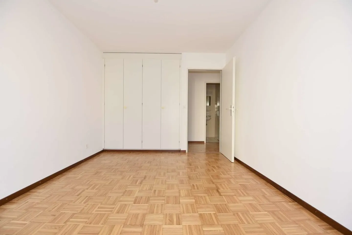 Charming Apartment in Quiet Area - Photo 5 of 8