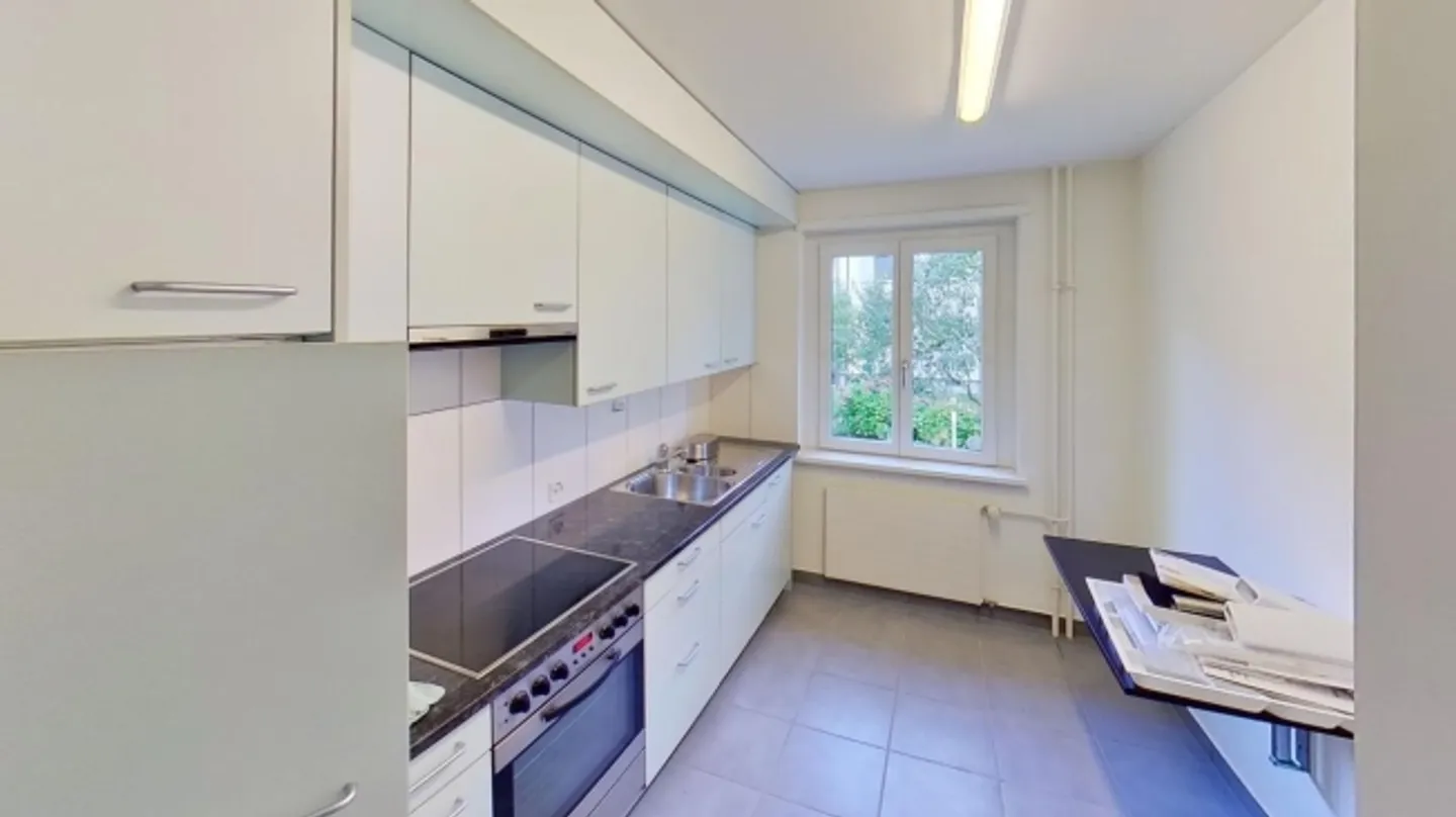 Disponibile fino al 30.11.2026: Soluzione temporanea ideale – Appartamento con 2 camere a Wiedikon - Foto 1 di 8