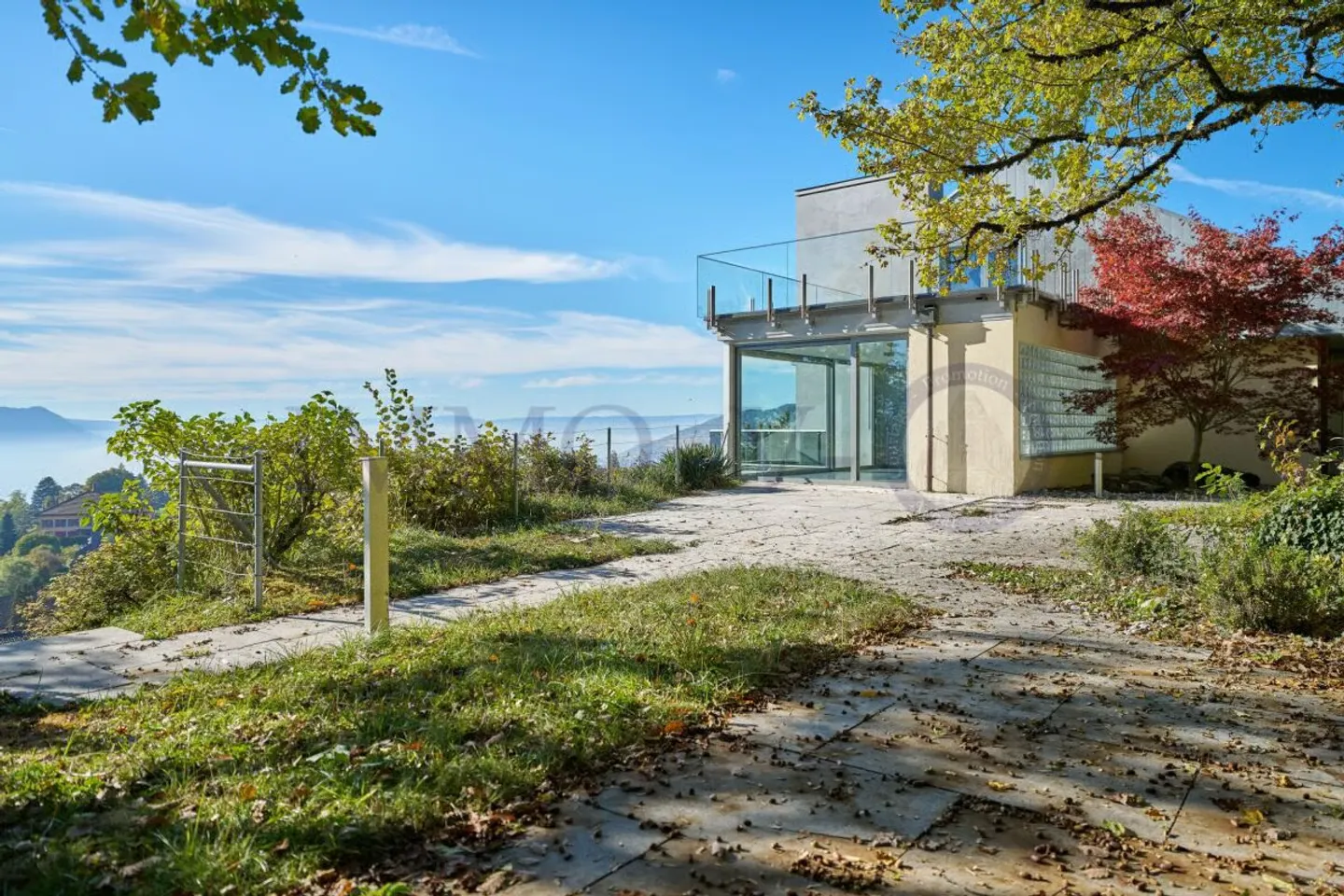 GERÄUMIG MIT GROSSER GARTEN UND PANORAMABLICK AUF DEN SEE UND DIE BERGE - Foto 7 von 16