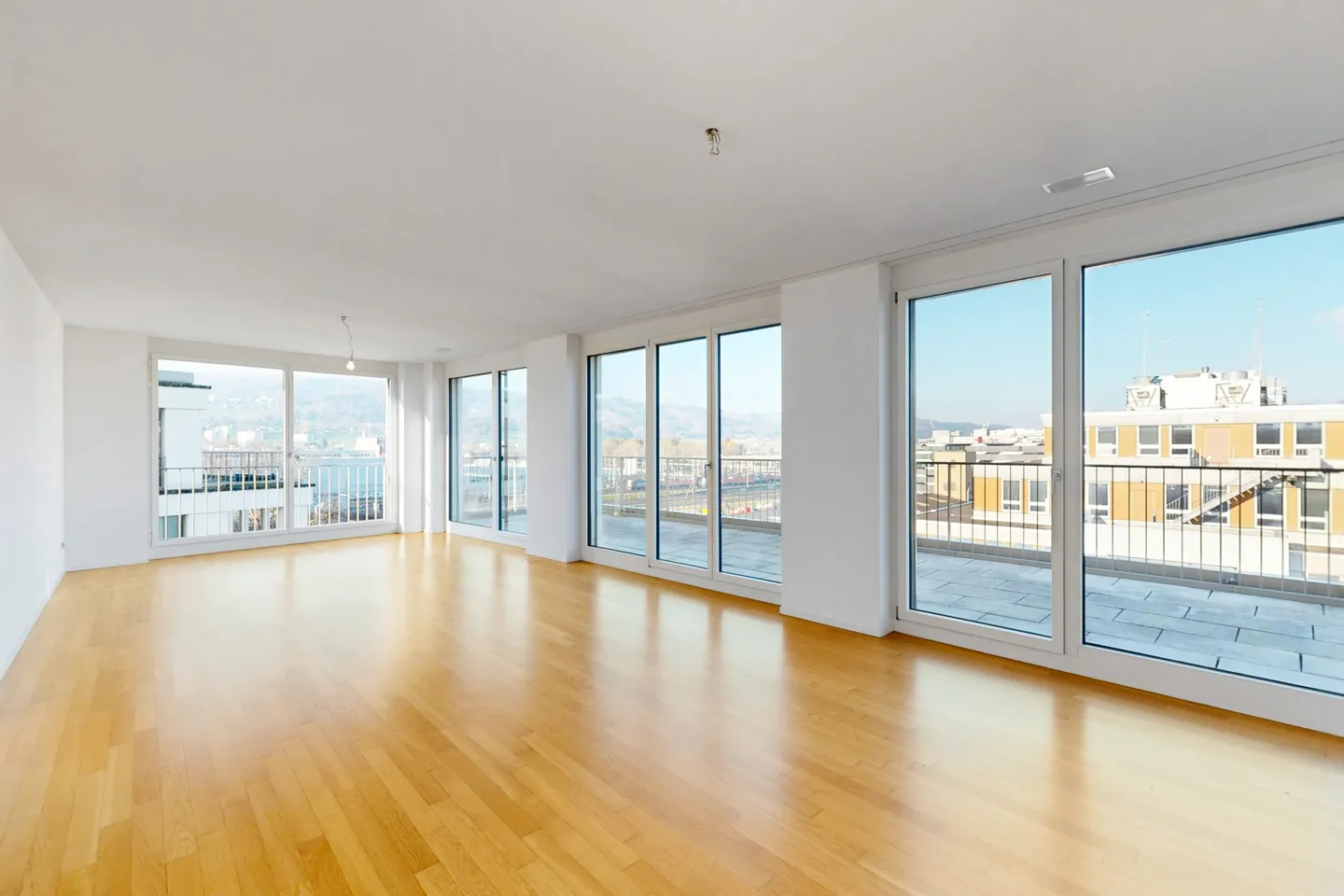 Attique à louer - Photo 2 sur 10