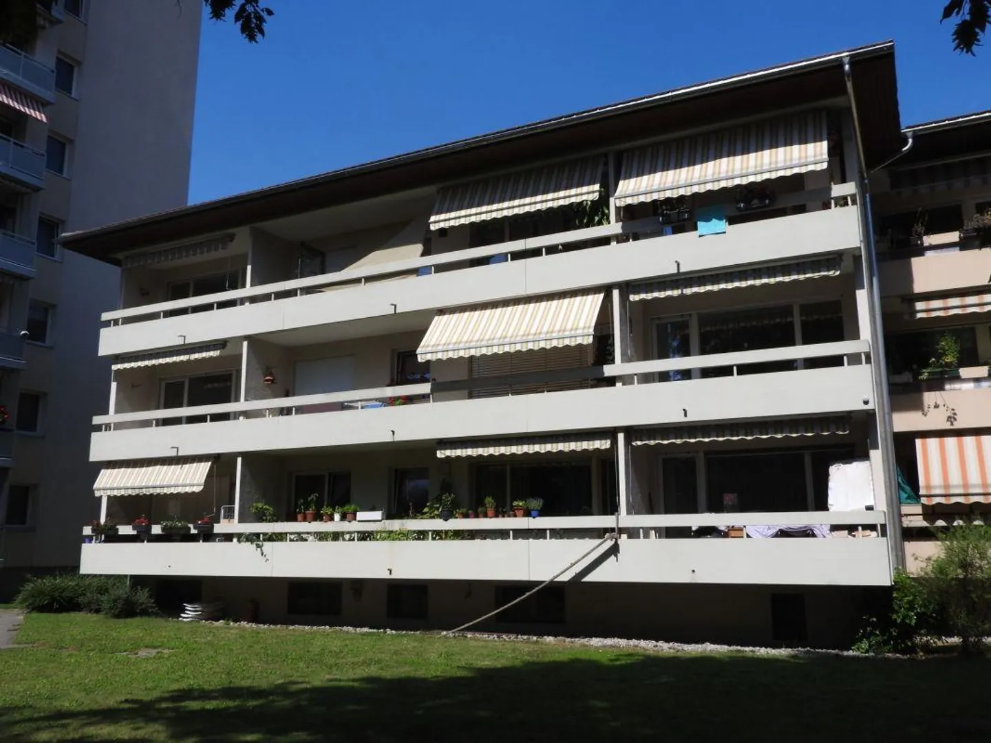 Stai cercando un appartamento economico di 3,5 stanze in una posizione centrale a Lyss? Dai un'occhiata! - Foto 1 di 7