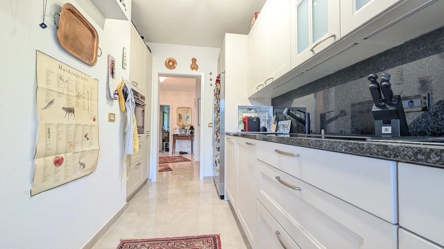 Appartamento di prestigio con piscina condominiale e panorama mozzafiato - Foto 7 di 18