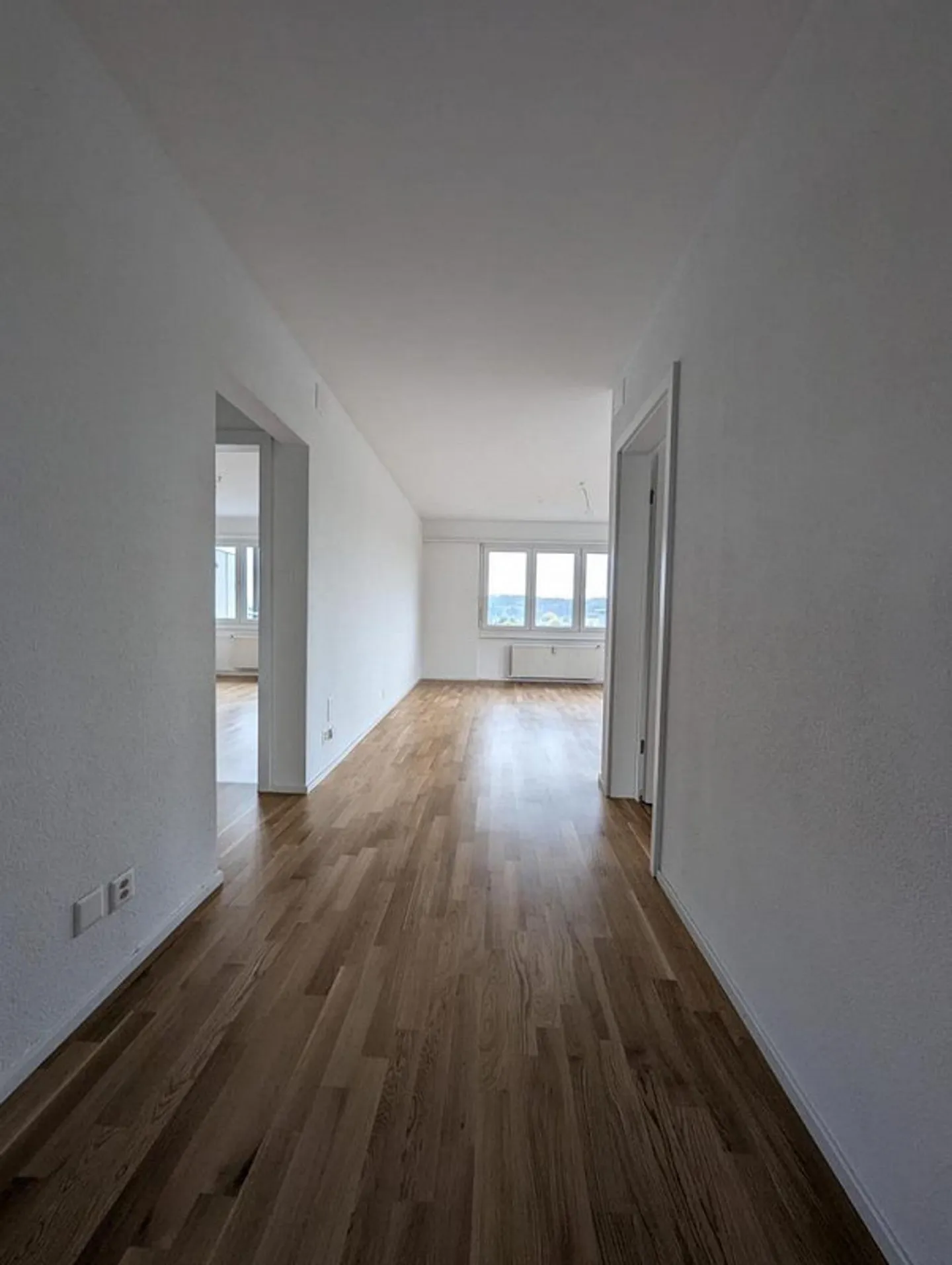 Moderne 4.5-Zimmerwohnung im 1. OG mit zwei Balkonen - Foto 4 von 12
