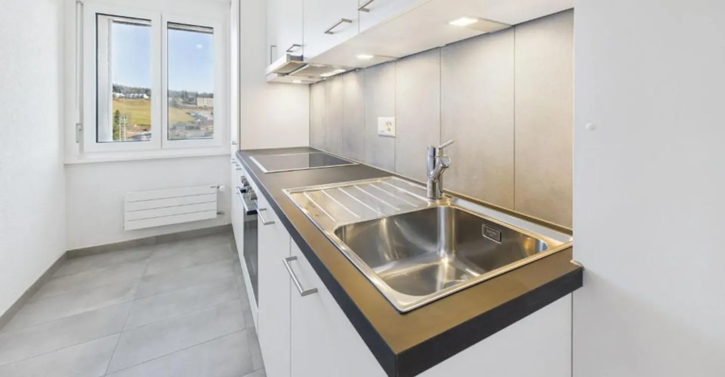 APPARTEMENT DE 2.5 PIÈCES RÉNOVÉ À LA CHAUX-DE-FONDS - À VISITER ! - Photo 1 sur 6