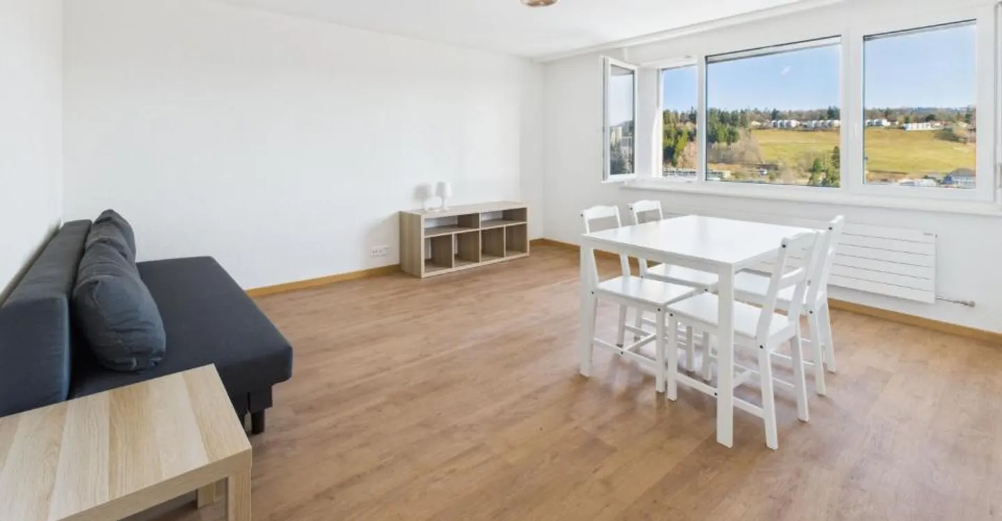APPARTEMENT DE 2.5 PIÈCES RÉNOVÉ À LA CHAUX-DE-FONDS - À VISITER ! - Photo 2 sur 6