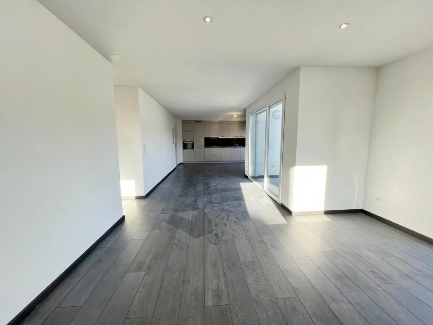 Wohnung mit 4.5 Zimmern und Balkon - Foto 4 von 13