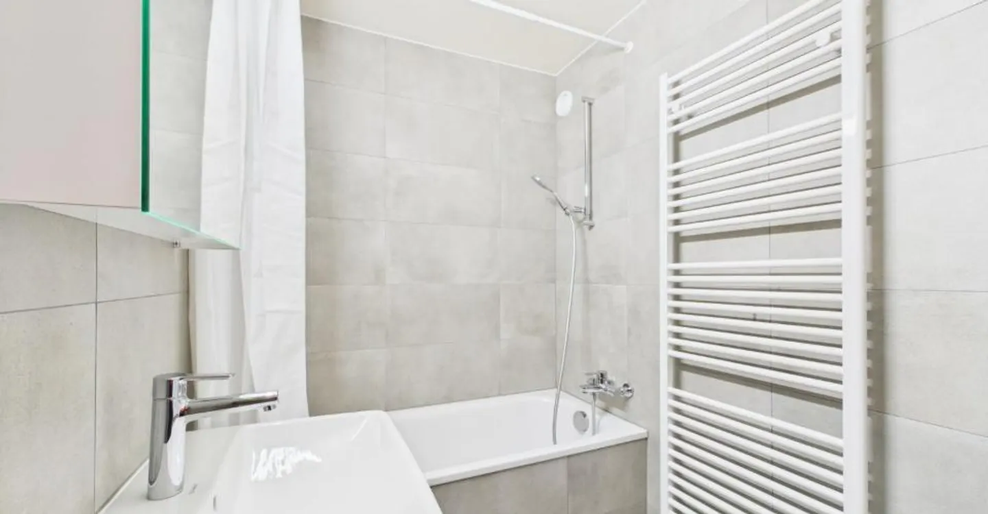 APPARTEMENT DE 2.5 PIÈCES RÉNOVÉ À LA CHAUX-DE-FONDS - À VISITER ! - Photo 5 sur 6