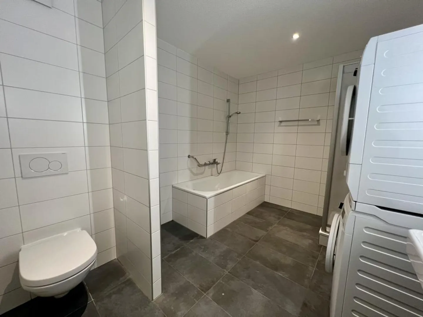 Wohnung mit 4.5 Zimmern und Balkon - Foto 9 von 13