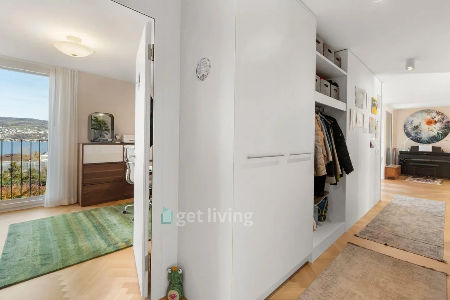 FAMILYFRIENDLY IN A PRIME LOCATION WITH LAKE VIEW - Photo 13 of 13