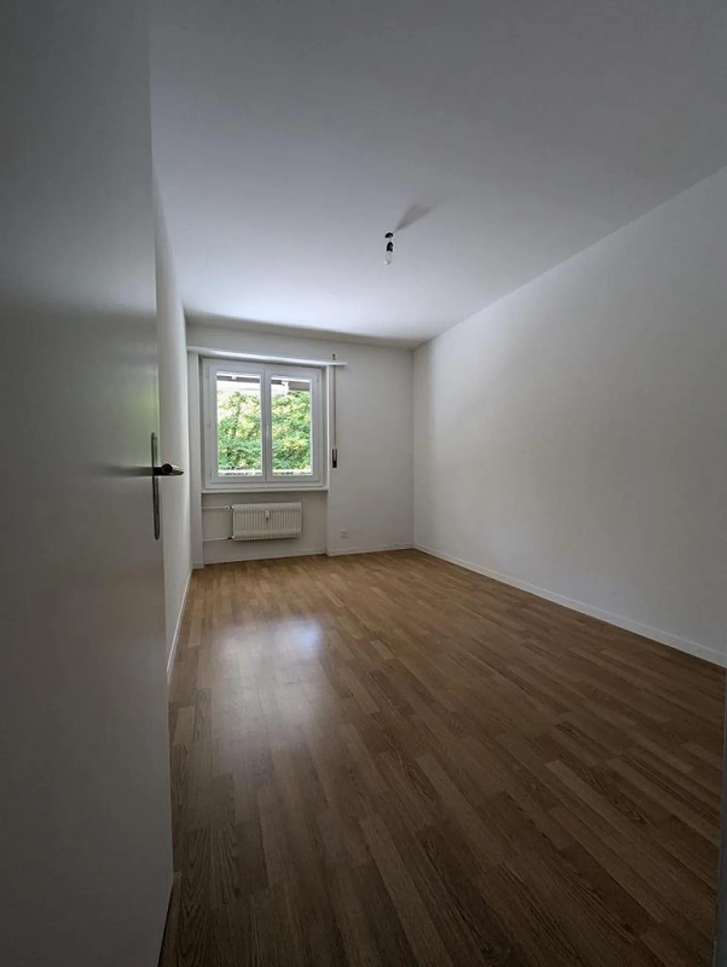 Moderne 4.5-Zimmerwohnung im 1. OG mit zwei Balkonen - Foto 9 von 12