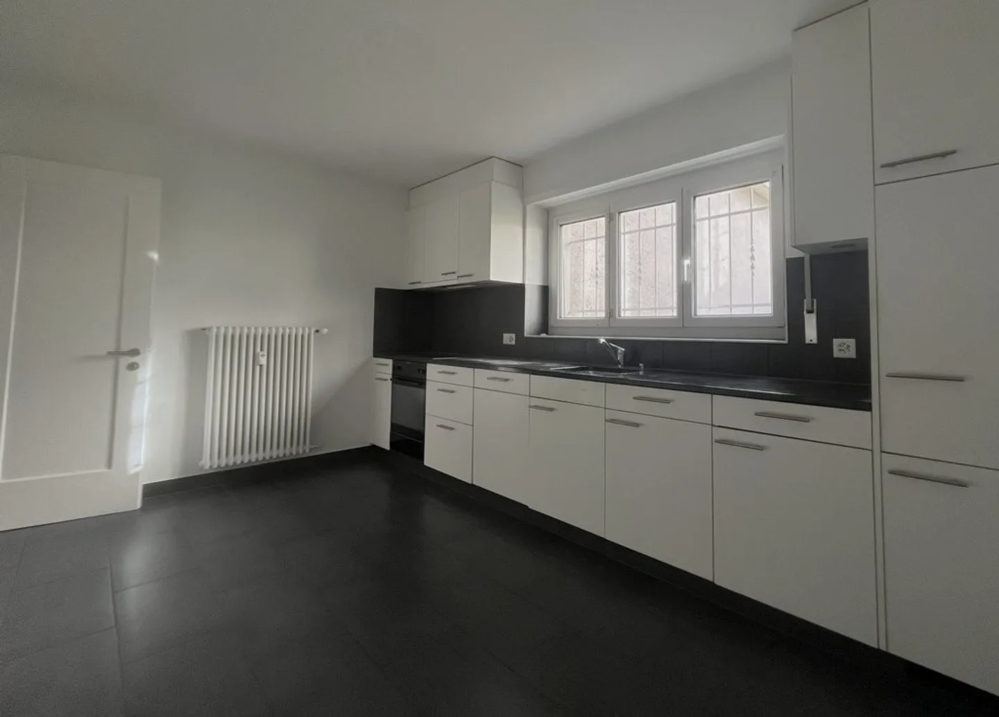 Renovated 3.5-room apartment on the ground floor - Photo 2 of 6