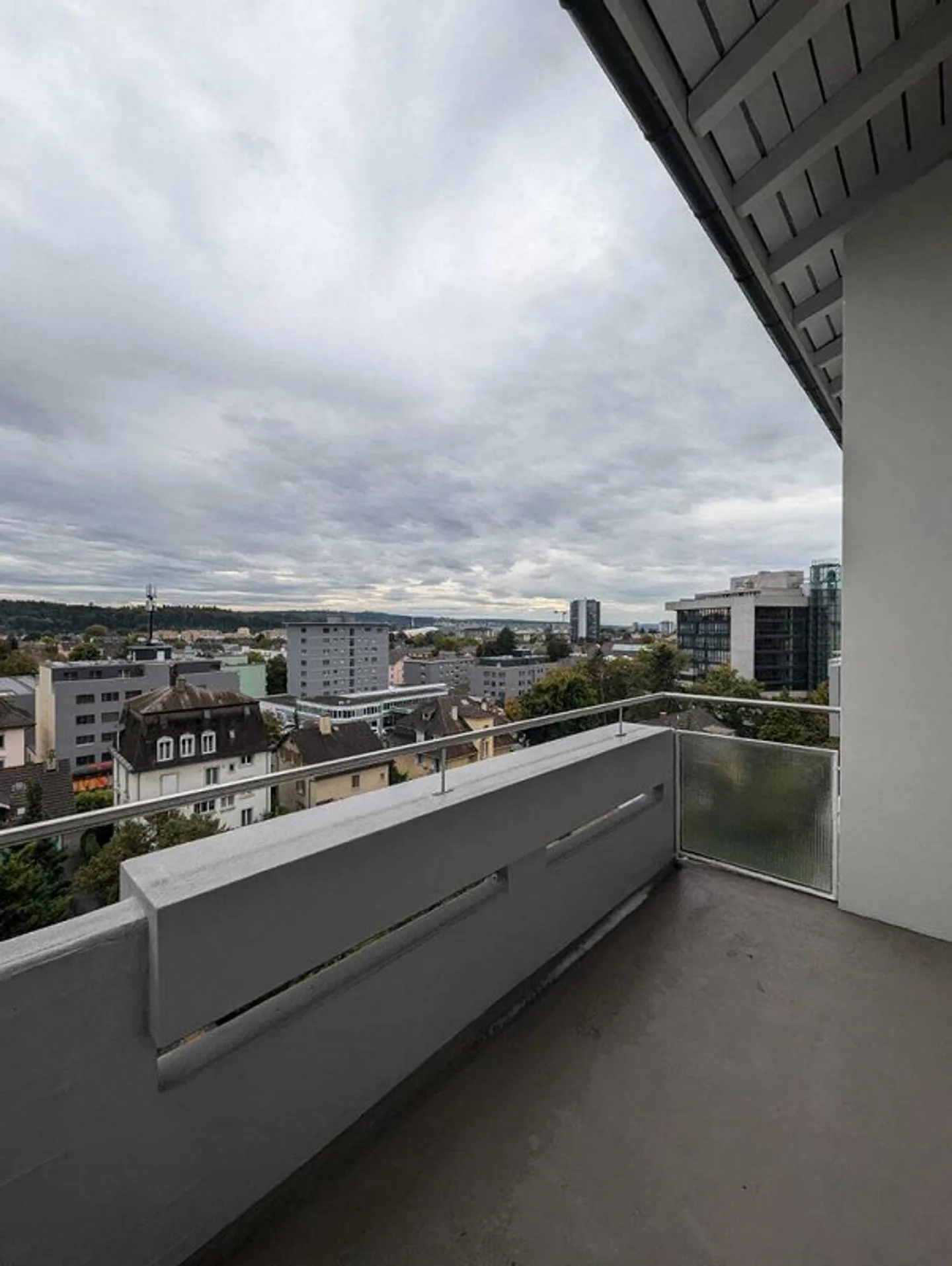 Moderne 4.5-Zimmerwohnung im 1. OG mit zwei Balkonen - Foto 11 von 12