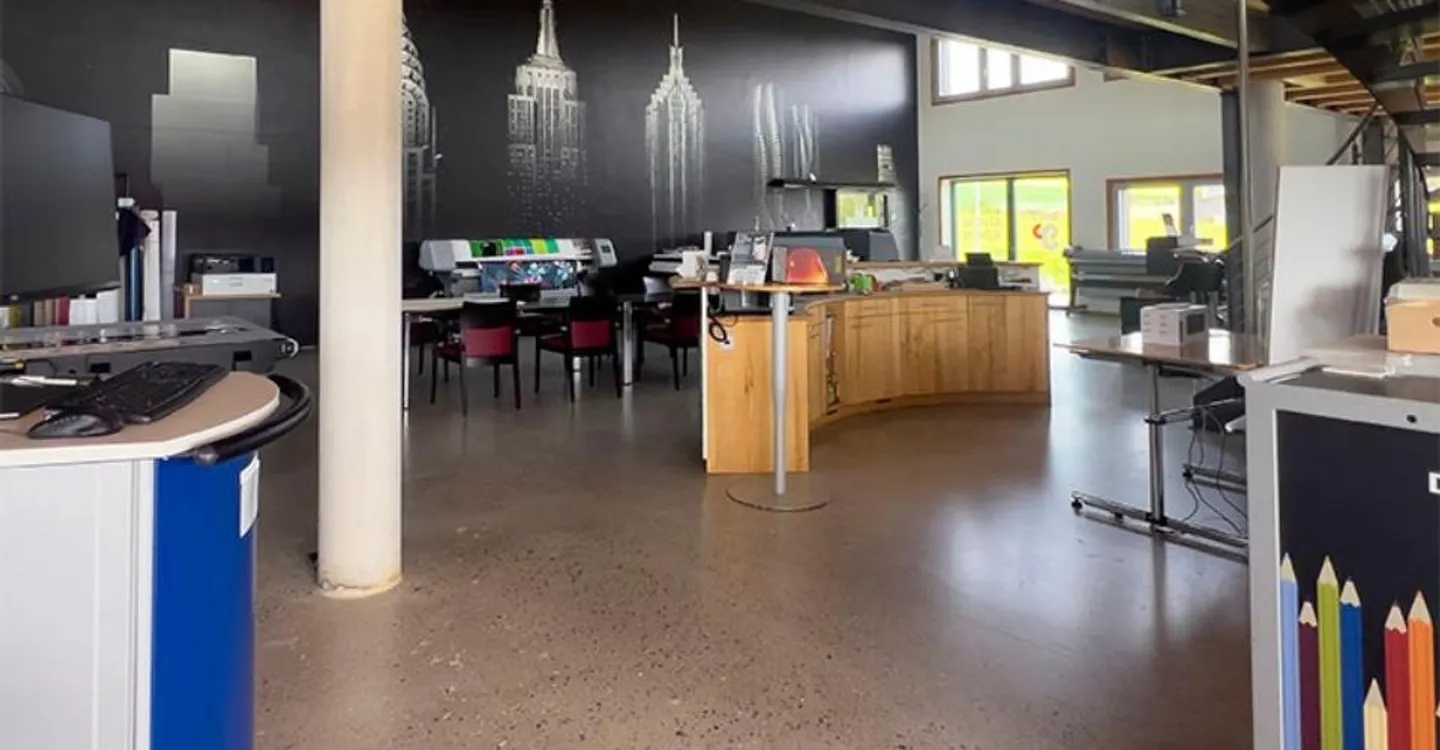 Spazio commerciale versatile a Jegenstorf: Showroom luminoso di circa 238 m² - Foto 4 di 5