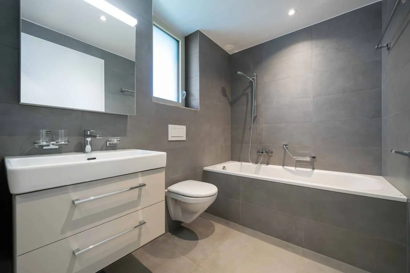 Una proprietà eccezionale che unisce comfort, modernità, spazi generosi e vista lago - Foto 11 di 13