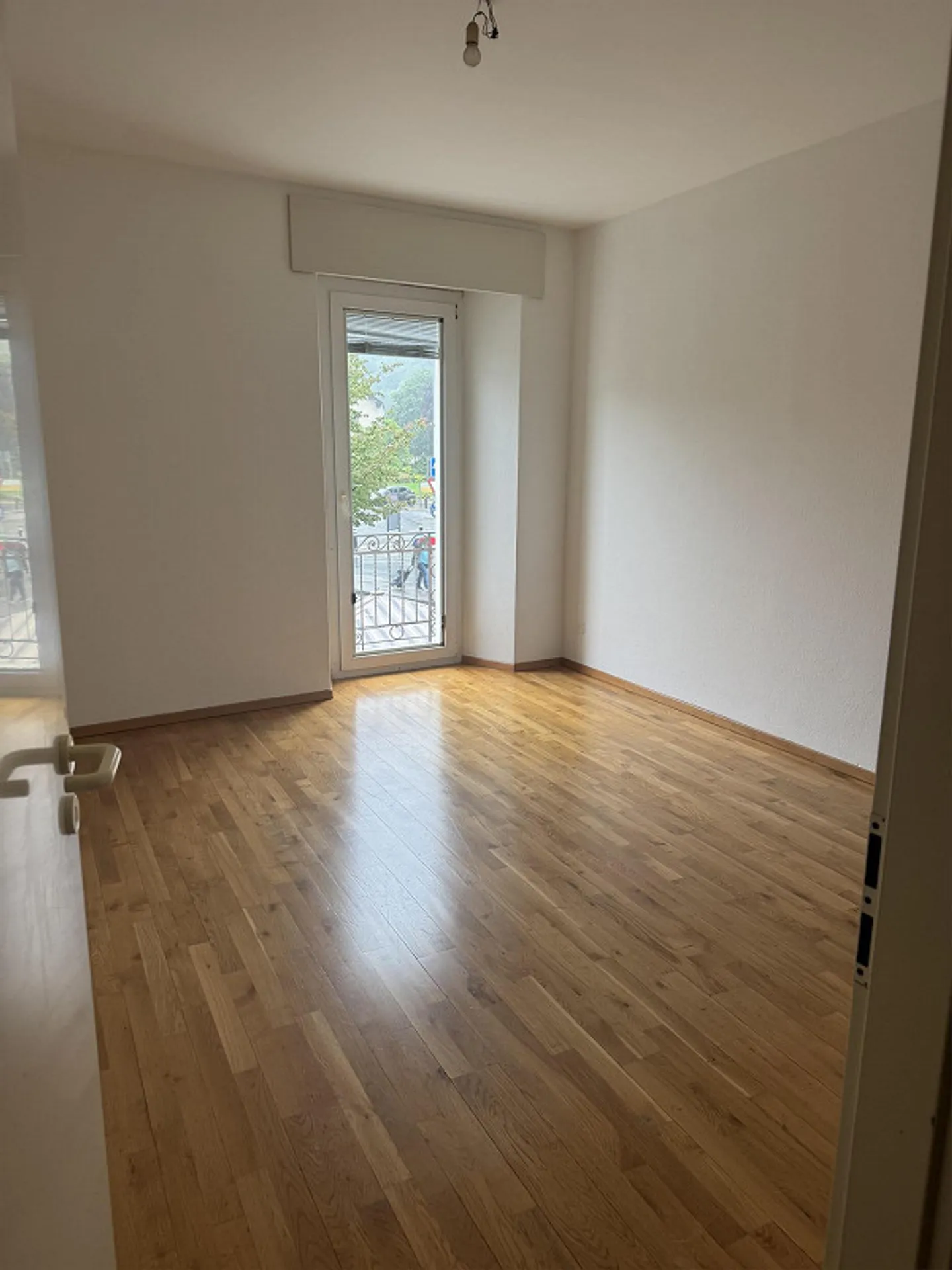 Large Apartment 4 rooms - Giubiasco Piazza Grande - Photo 4 of 8