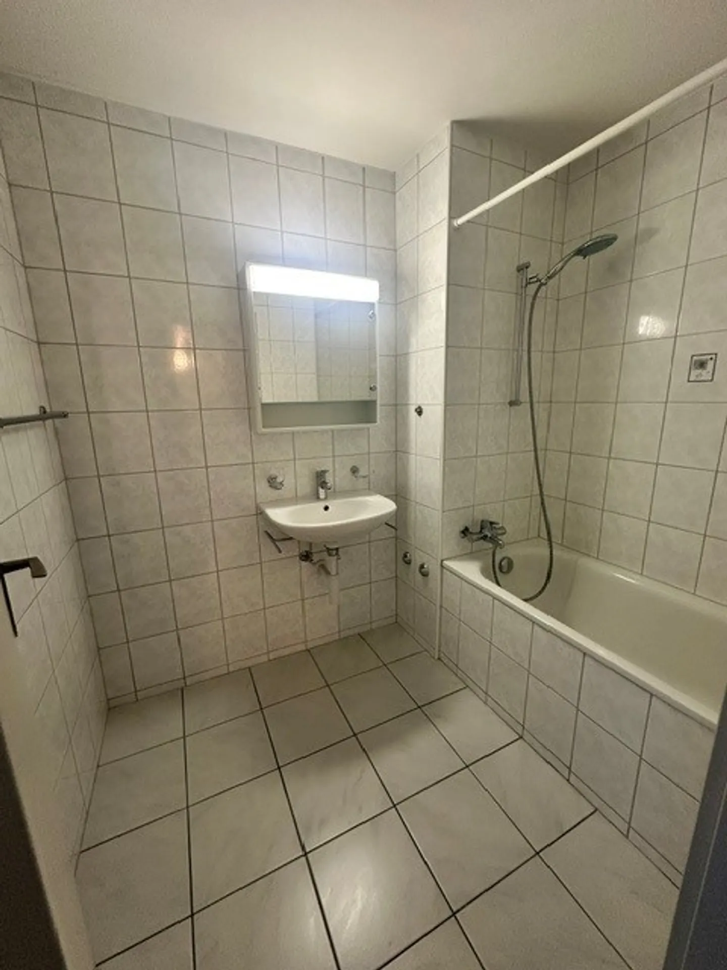 Helle 4.5-Zimmer-Wohnung im ruhigen Schwadernau - Photo 13 of 15