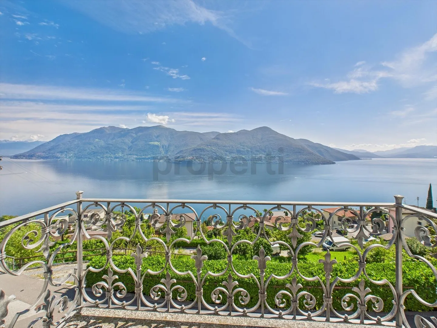 Inviting single-family home with stunning views of Lake Maggiore in Brissago - Photo 12 of 13