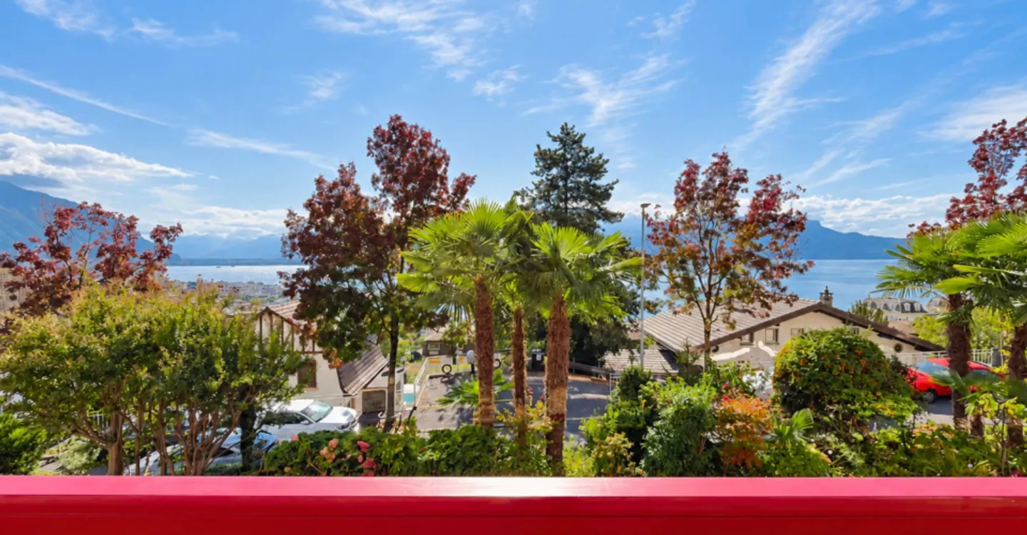 Spacieux 2.5 pièces avec balcon et vue sur le lac - Foto 1 di 8