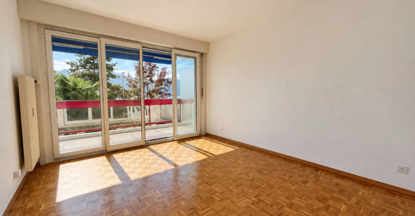 Spacieux 2.5 pièces avec balcon et vue sur le lac - Foto 4 di 8