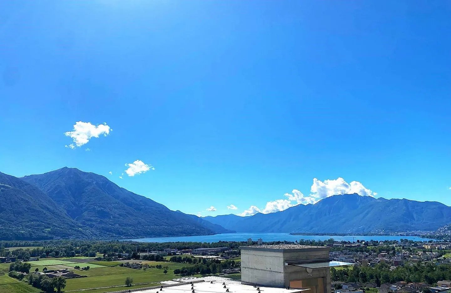 Appartamento moderno con vista lago - Foto 6 di 19